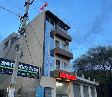 Lake Pichola Hotel | Hotel Ningbo Udaipur