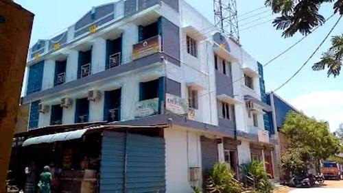 Tiruchirappalli Hotel | Hotel O 81239 Shri Vinayaka Inn Rooms