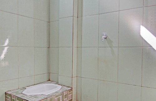 Pekanbaru Hotel | Hotel O Penginapan Puti SyariahNearBandara Sultan Syarif Kasim II