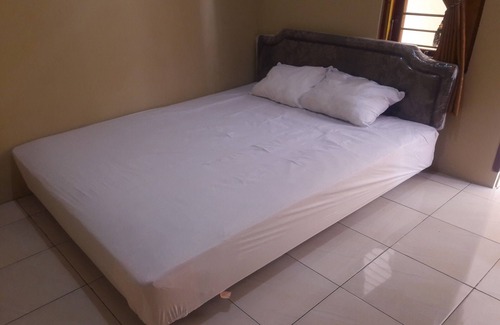Sei Pinang Hotel | Hotel O Wisma Flamboyan NearTaman Makam Pahlawan