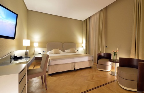 Fuorigrotta Hotel | Hotel Palazzo Esedra