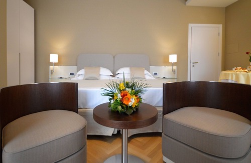 Fuorigrotta Hotel | Hotel Palazzo Esedra