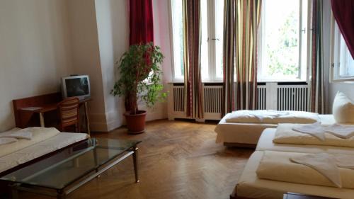 West Berlin Centre House | Hotel Pension Kima