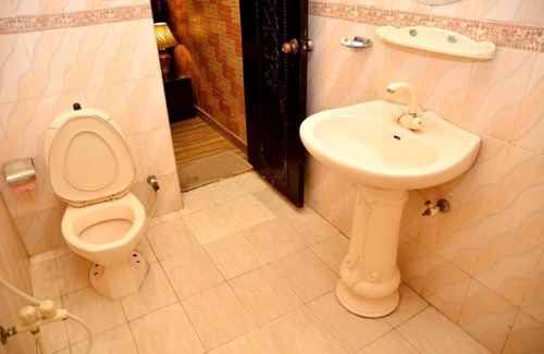 Khyber Pakhtunkhwa Hotel | Hotel Pine Breeze And Restaurant