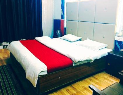 Dalhousie Hotel | Hotel Plaza Dalhousie - Near Ghandhi Chowk Mall Road