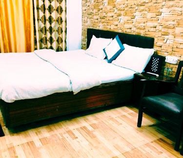 Dalhousie Hotel | Hotel Plaza Dalhousie - Near Ghandhi Chowk Mall Road