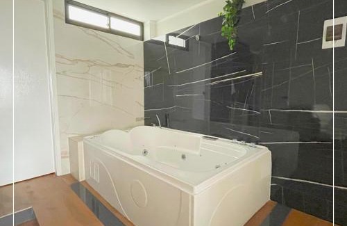 Natasha Alta Hotel | Hotel QC