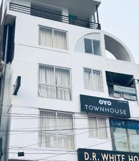 Sector 27 House | Hotel Relax Inn-Couple Friendly Hotel- Noida Sector 27