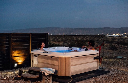 Joshua Tree House | Hotel Reset prototype. 9 secluded acres.Art Gallery.Dark Skies.Hot tub. Aliens.