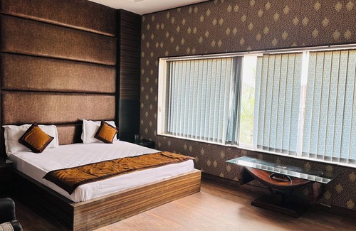 Haldwani Hotel | Hotel Riya Palace