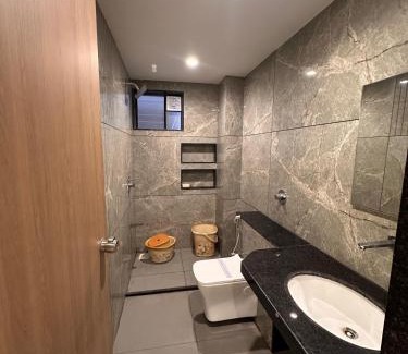 Bardoli Hotel | Hotel Royal Bloom