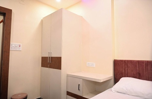 Ranchi Hotel | Hotel Royal Radiant: Double bedroom with private Bathroom ,WiFi and AC and Lift.