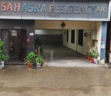 Tirupati Hotel | Hotel Sahasra - Opposite to Srinivasam Complex and Walkable Distance from Bus Station