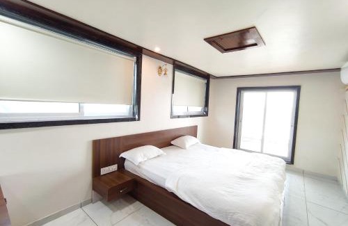 Rajpipla Hotel | Hotel Sardar Rooms