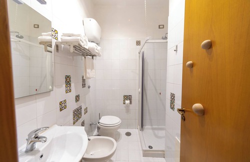 Scafati House | hotel Scafati camera da letto. Vicino Pompei e Napoli Climatizzato con Bagno