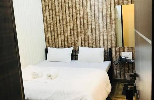 Wellington Pier Hotel | Hotel Shabana Colaba