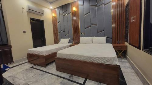 Gulshan-e-Iqbal House | Hotel Sky line Near Lucky Mall