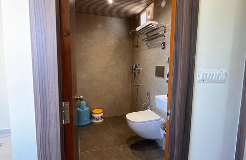 Jagdalpur Hotel | Hotel Soumya Sarovar