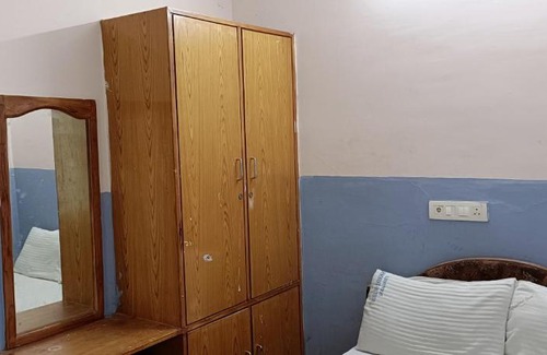 Tiruchanur Hotel | HOTEL SRI MUNI RESIDENCY