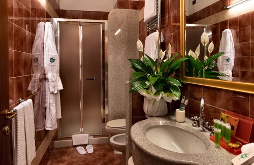 Zona Lancetti Hotel | Hotel Sunflower