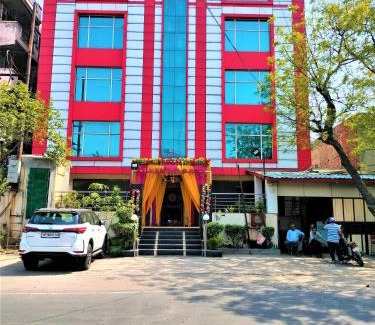 Delhi Hotel | Hotel Sunshine Park - Near Anand Vihar Railway Station