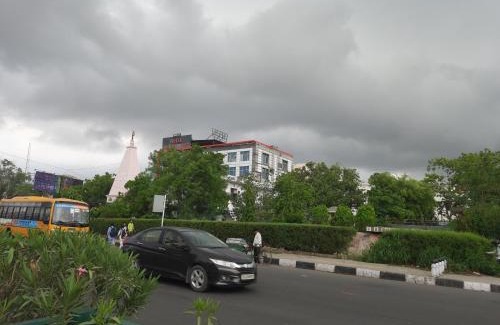 Delhi Hotel | Hotel Sunshine Park - Near Anand Vihar Railway Station