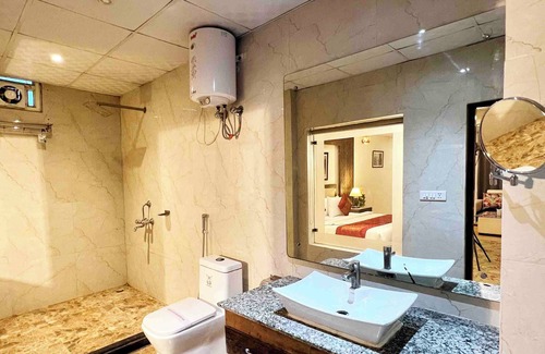 Mahipalpur Extension Hotel | Hotel The Grand Shoba