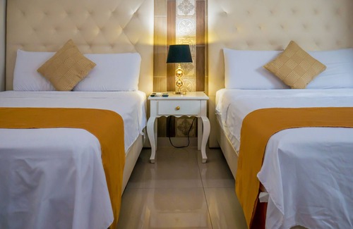 Simon Bolivar House | Hotel The Royalty Inn