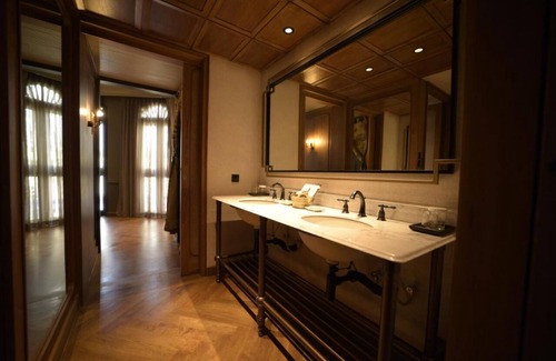 Talat Yai Hotel | Hotel Verdigris