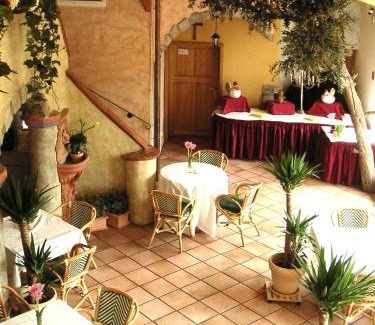 Lauenfoerde Hotel | Hotel Vier Spitzen