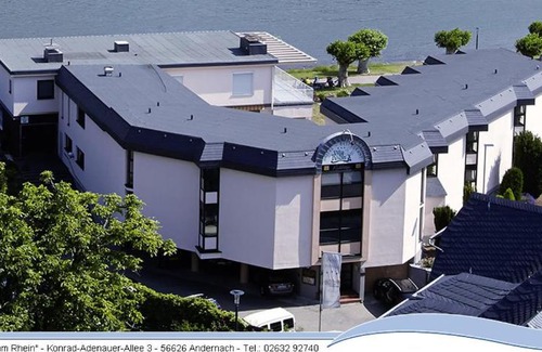 Pellenz Hotel | Hotel Villa am Rhein