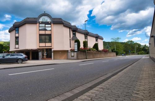 Pellenz Hotel | Hotel Villa am Rhein