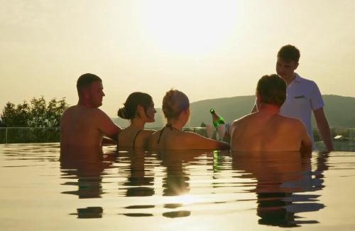 Alt-Heiligkreuz Hotel | Hotel Villa Hügel