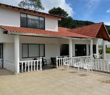 Paramo House | Hotel y Restaurante la Florida