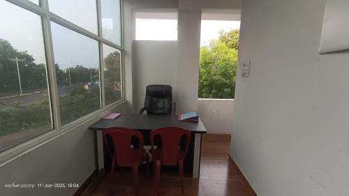 Shirpur Hotel | Hotel Yatri Lodge