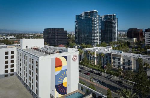 Santa Ana Hotel | Hotel Zessa Orange County Airport, a DoubleTree by Hilton