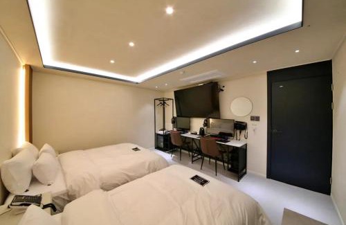 Bongmyeong-dong Hotel | Hotel141