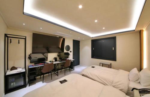 Bongmyeong-dong Hotel | Hotel141