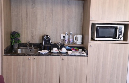 Jounieh Apartment | HOtello Guest Suites