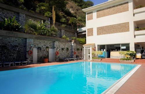 Spisone Hotel | HOTIDAY Taormina Mare