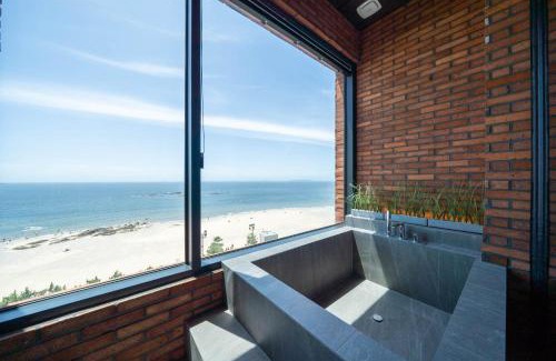 Kunip Hotel | Hound Hotel Deacheon Beach