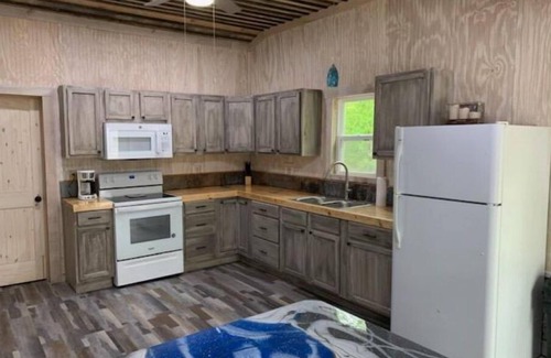 Mid America House | House 1 mile from Lake Ouachita and minutes from Hot Springs Arkansas.