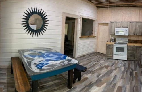 Mid America House | House 1 mile from Lake Ouachita and minutes from Hot Springs Arkansas.