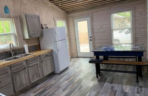 Mid America House | House 1 mile from Lake Ouachita and minutes from Hot Springs Arkansas.