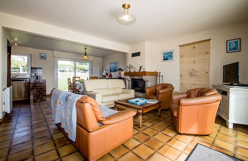 Plouescat House | house 100m from the sea, sea view garden of the Clos-living room and bedrooms