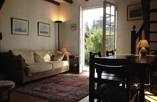 Kervoyal House | House 30 m from the beach - 6 people -3 BR- 2 bicycles - Wi-Fi - garden
