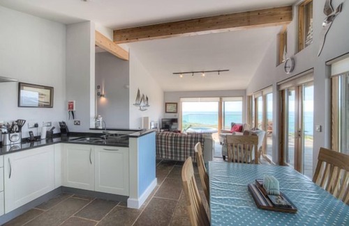 Talland Cottage | House 38 - sleeps 6 guests in 3 bedrooms