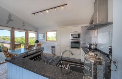 Talland Cottage | House 38 - sleeps 6 guests in 3 bedrooms