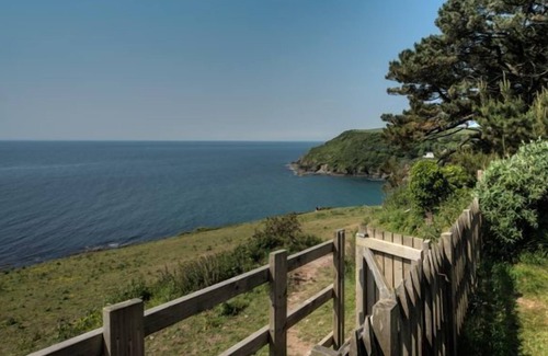 Talland Cottage | House 8 - sleeps 8 guests in 4 bedrooms