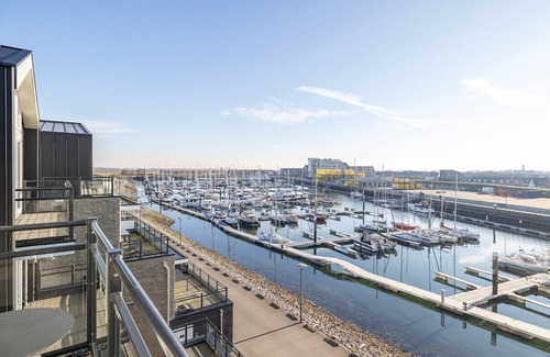 Sint-Annaland House | House by Lake Sint-Annaland near Marina